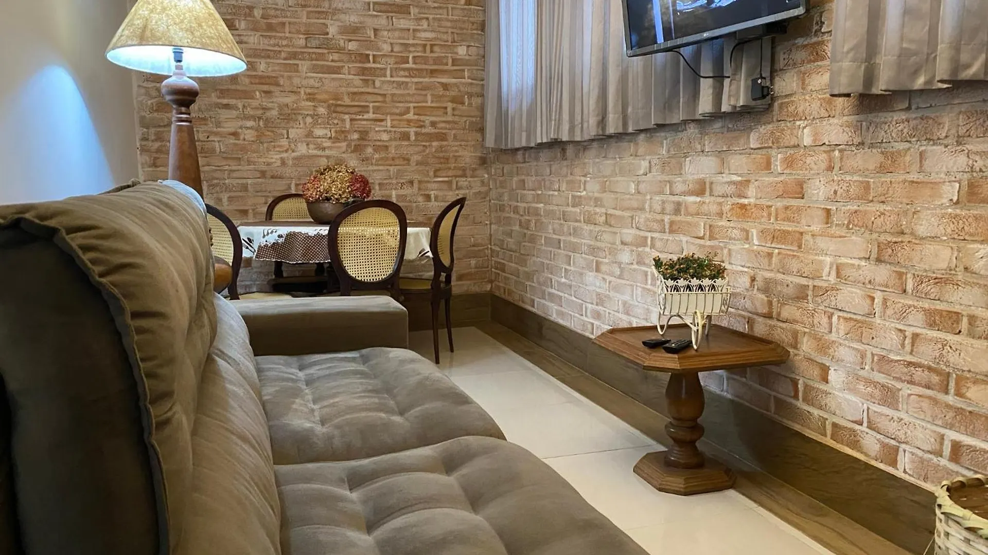 Casa Da Flor Com Lareira Vila Campos do Jordão Brasil